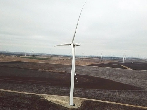 <span class="fontBold">テキサス州西部に設置された風力発電機</span>(写真=Retsu Motoyoshi)