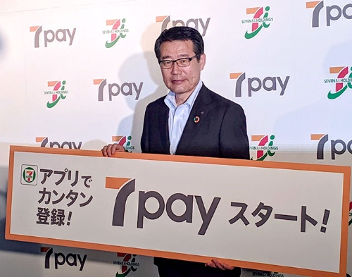 <span class="fontBold">7pay開始にあたって、セブン-イレブン・ジャパンの永松文彦社長は顧客の利便性が高まると強調していた</span>
