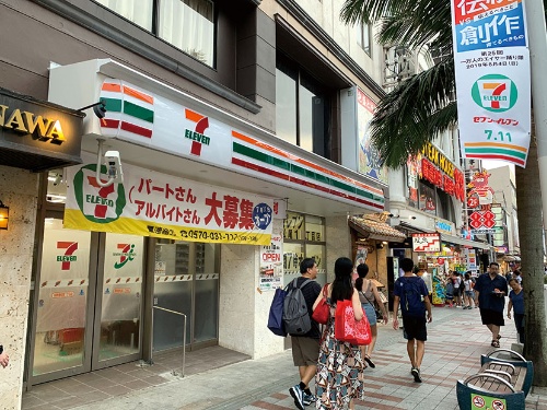 <span class="fontBold">7月11日、沖縄県ではセブンイレブンが14店、同時オープンした</span>