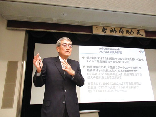 <span class="fontBold">10月30日、決算会見で熱弁をふるう内藤晴夫CEO</span>