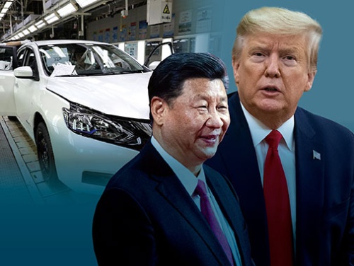 <span class="fontBold">EV産業の育成のために規制を使う中国、燃費規制の緩和に動く米国</span>（写真=左・右：AP/アフロ、中央：AFPアフロ）