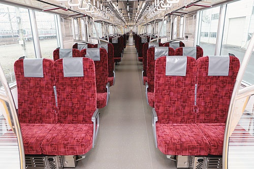 <span class="fontBold">通常の列車の座席位置を写真のように変える</span>