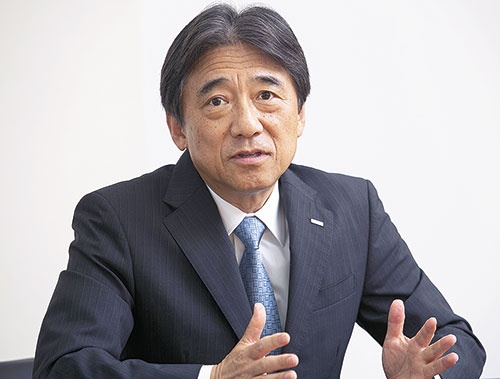 <span class="fontBold">吉沢和弘氏</span> Kazuhiro Yoshizawa<br/>1979年旧日本電信電話公社入社。2007年NTTドコモ執行役員。取締役、副社長を経て16年からNTTドコモ社長。(写真=古立 康三)