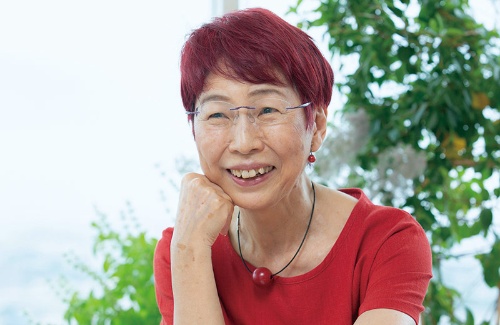 <span class="fontBold">罰則付きクオータ制の導入を訴える社会学者の上野千鶴子氏</span>(写真=的野 弘路)