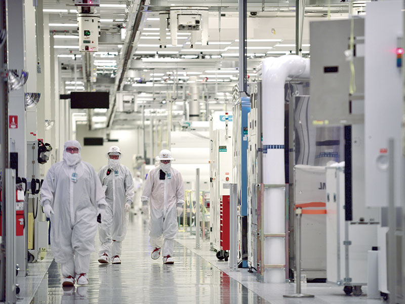加速する半導体ウォーズ　供給不安が「ウィンテル」の復活呼ぶ