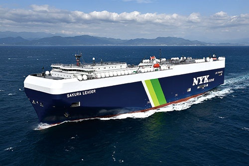 <span class="fontBold">LNGを燃料とする日本郵船の自動車運搬船「SAKURA LEADER」</span>