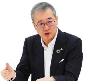 <span class="fontBold">小島啓二社長はどんな逆境でも営業利益を1兆円出せる企業を目指すと語る</span>