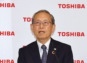 <span class="fontBold">綱川氏は年内に臨時株主総会を開き、取締役会議長を選ぶなど新体制へ移る考えを示した</span>