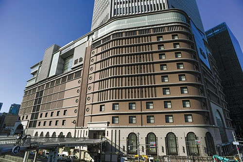 <span class="fontBold">阪急うめだ本店。保健所からクラスター発生の判断を受けた</span>(写真=共同通信)