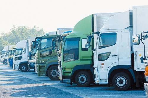 <span class="fontBold">輸送用トラックの8割を占める「白ナンバー」の飲酒運転防止策が焦点に</span>(写真=PIXTA)
