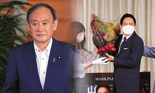 <span class="fontBold">8月22日の横浜市長選挙で当選した山中氏は市の「IR推進室」を廃止する考えを示した</span>（写真=2点：毎日新聞社/アフロ）