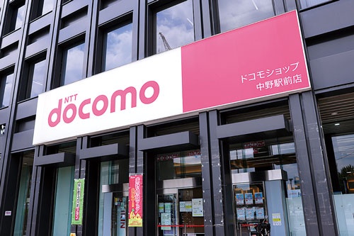 <span class="fontBold">ドコモショップ全店でNTTコムの低容量プランを取り扱う</span>(写真=西村尚己/アフロ)