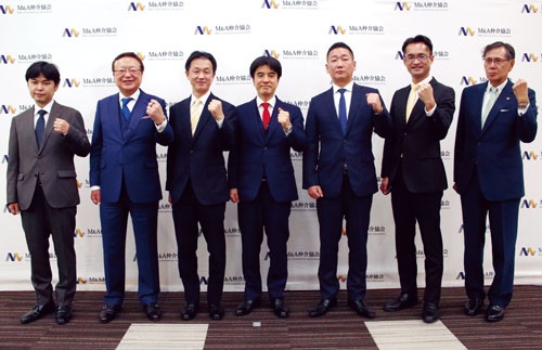 <span class="fontBold">中小企業庁も記者会見に参加し、M&A仲介業者の自主規制団体を後押しする姿勢を見せた</span>