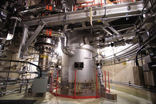 JAEAの大洗研究所にある高温ガス炉の試験研究炉の内部（写真=築島 斉）