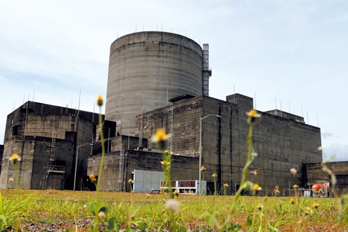 フィリピンのマニラ近郊にあるバターン原子力発電所（写真=Pacific Press/Getty Images）
