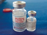 新型コロナワクチンの2回接種者　陽性率、半数世代で未接種上回る