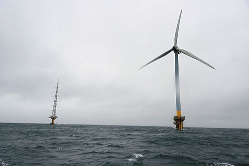 千葉県銚子沖、東京電力リニューアブルパワーの洋上風力発電（写真=共同通信）