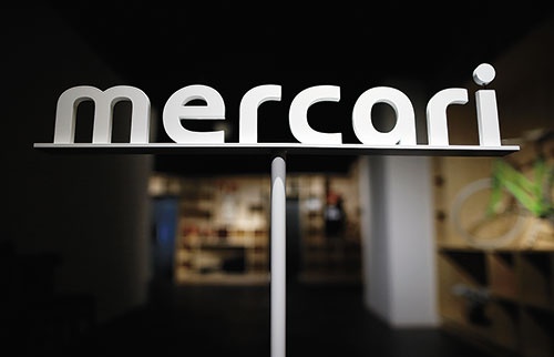 メルカリはフリマアプリ内での決済にも仮想通貨を使えるようにすると見込まれている(写真=Bloomberg/Getty Images)