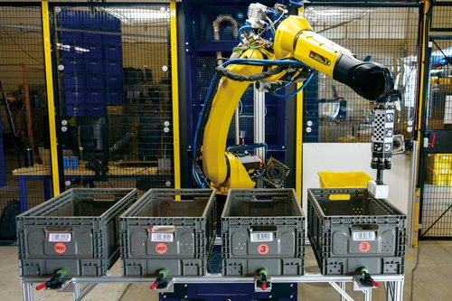 アマゾンが11月10日に初公開した最先端の物流ロボット「スパロー」
