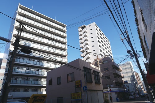 <span class="fontBold">JR川崎駅東口にほど近い歓楽街「堀之内・宮本町エリア」では近年、マンション建設が相次ぐ</span>