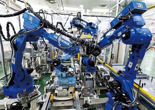 <span class="fontBold">日本のモノづくりを支える安川電機。デジタル化は急務だ</span>