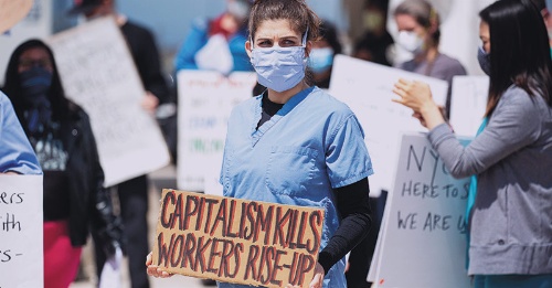 <span class="fontBold">ニューヨーク州にある米アマゾン・ドット・コムの物流施設前では、新型コロナウイルス対策を求める従業員らの抗議運動が起こった</span>（写真=Bloomberg/Getty Images）