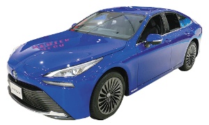 <span class="fontBold">昨年12月に燃料電池車(FCV)新型「ミライ」(上)を発売したトヨタ自動車は、商用車での水素活用も急ぐ(下)</span>