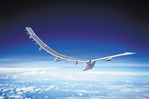 <span class="fontBold">三洋化成グループが開発した次世代電池の「全樹脂電池」(下)は、構想から20年の時を経て実現した。ソフトバンク子会社の「空飛ぶ基地局」(上)など特徴ある設備への搭載が見込まれる</span>