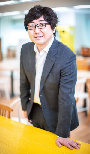<span class="fontBold">C Channelの森川亮社長はプロ向け市場への上場を選んだ</span>