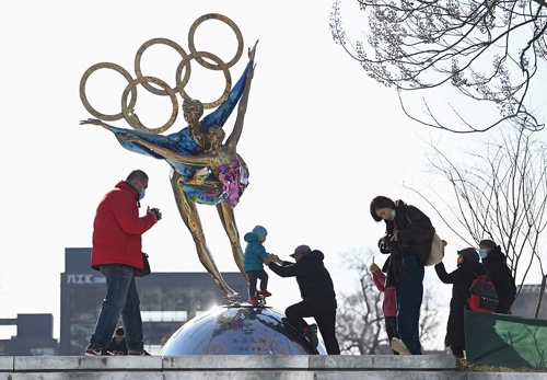 <span class="fontBold">北京冬季五輪は2月4日に開幕する。北京市内や周辺施設では準備が進む</span>（写真=AFP/アフロ）