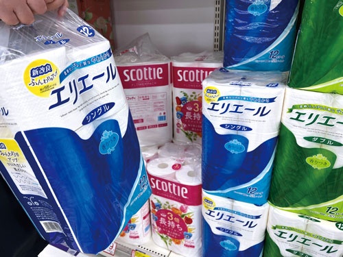 大王製紙は「エリエール」ブランドのトイレットペーパーなど家庭用紙製品を今春から15％以上値上げした