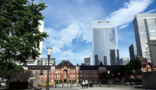 東京駅周辺では大規模再開発が相次ぐ（東京ミッドタウン八重洲は右奥の超高層ビル）（写真=竹井 俊晴）
