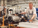 フォードの決断、VWの深謀　EV大量生産時代へ　もろ刃の巨額投資