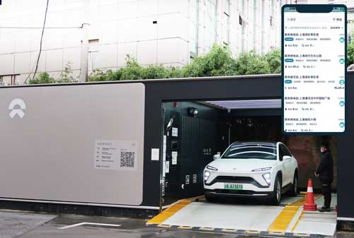 上海市郊外にある上海蔚来汽車の電池交換ステーション。スマートフォンで混雑状況も確認できる