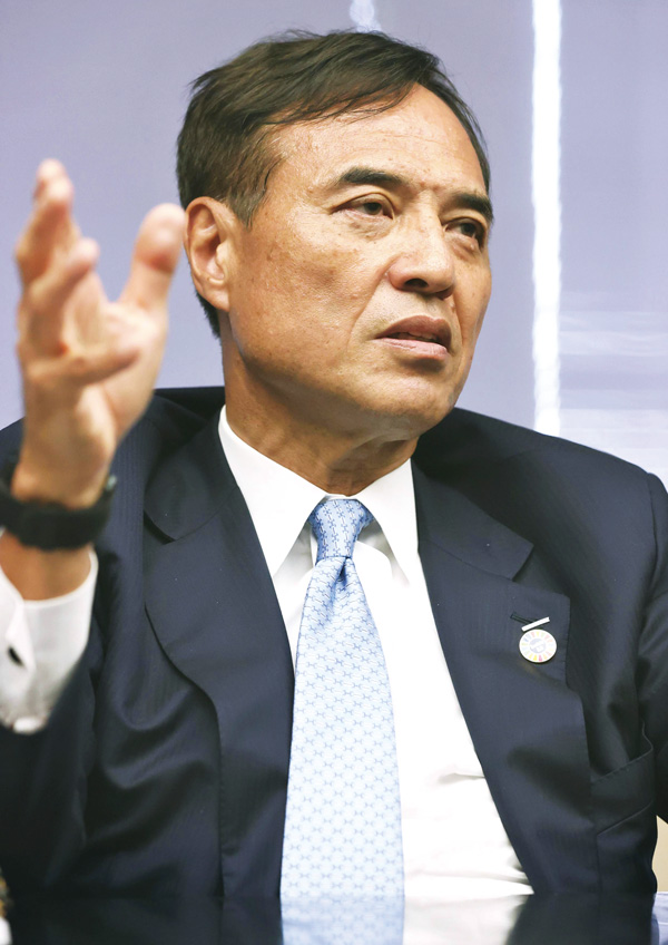 サントリーHD新浪社長、「45歳定年」の真意 「70歳まで雇用」が次の
