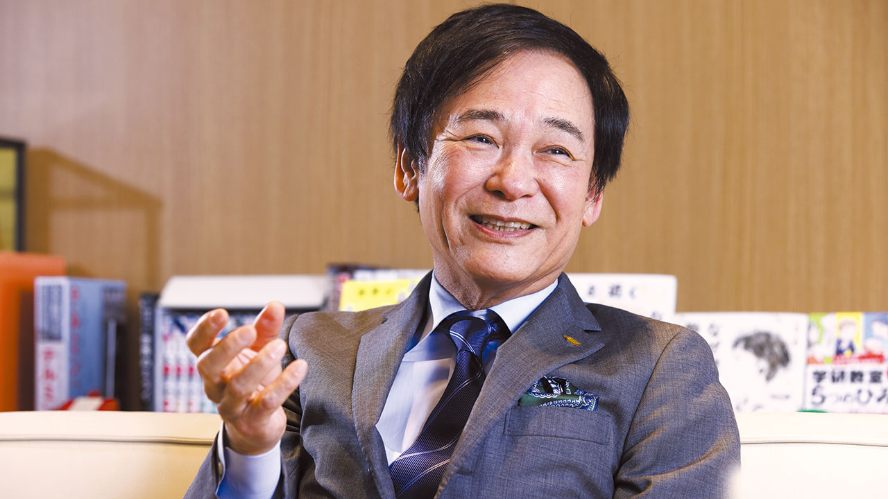 学研HD・宮原社長、防衛大での学びを語る 教科書は今も大事に：日経