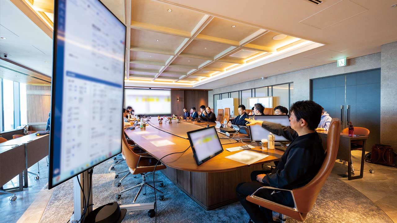 年間で延べ1200時間、執念の評価会議 部下の給料を上げない上司は