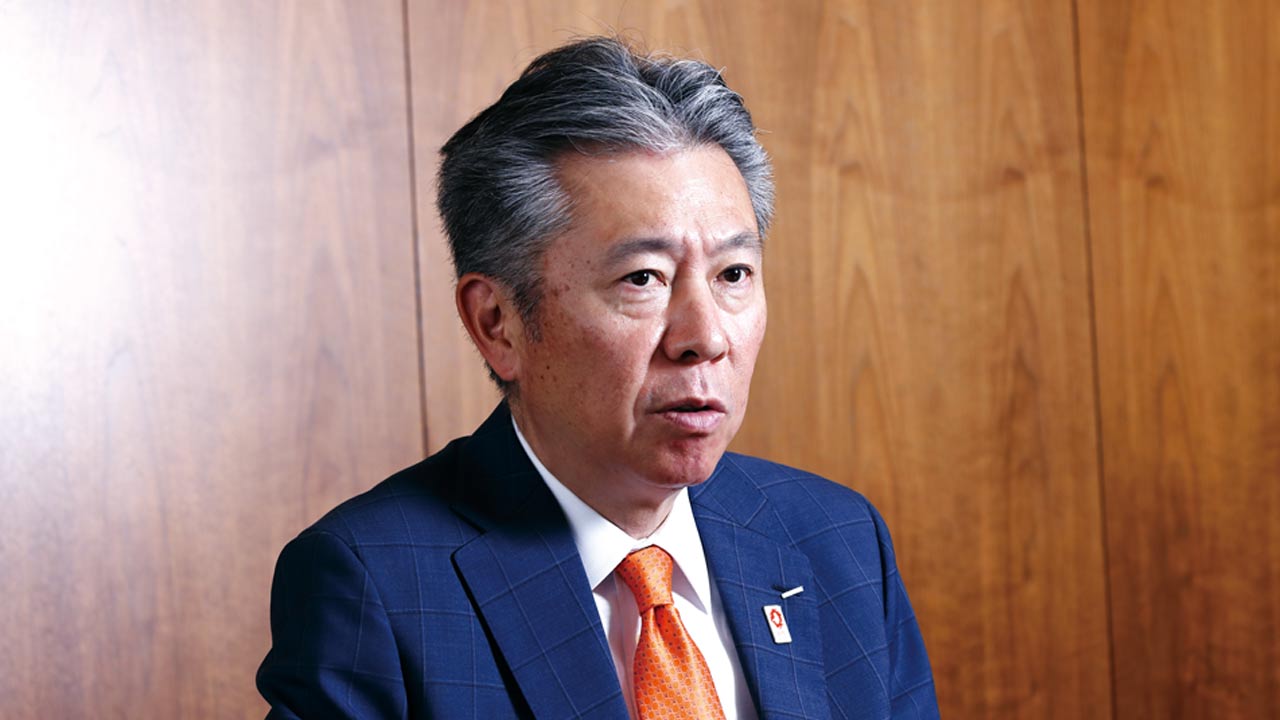 サントリーHD社長鳥井信宏氏 世界的ブランドを育てる：日経
