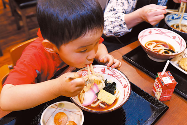 A.P.C. ダークネイビー キルティングベスト　丸亀製麺 A.P.C. ダークネイビー キルティングベスト 丸亀製麺様専用 - メルカリ