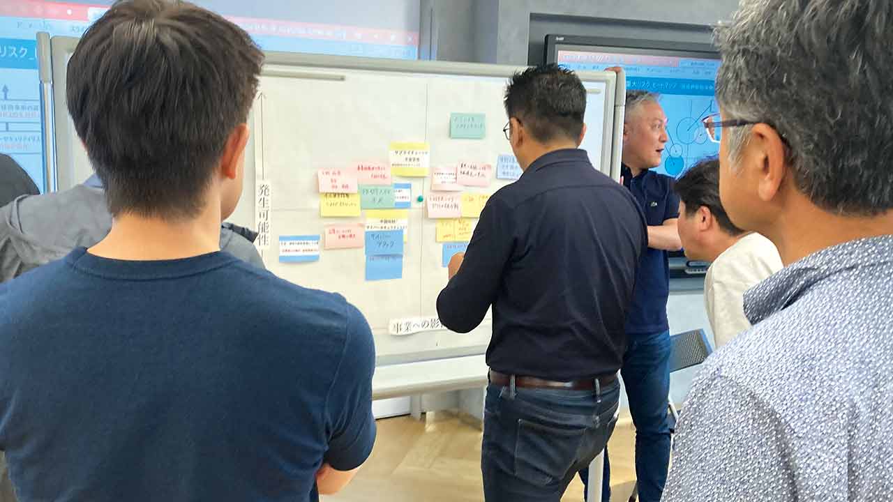 サントリーはインテリジェンス専門部隊　課題は人材とデータ　トップダウンで推進