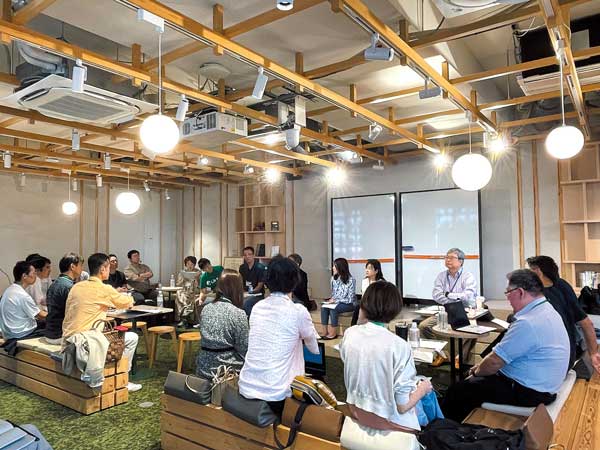 思考深める多様なリベラルアーツ研修、リーダーの内面鍛える：日経