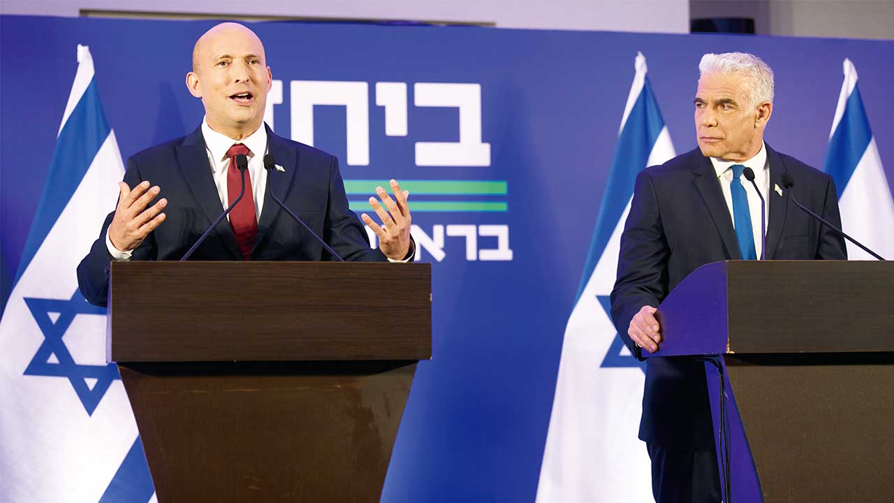 イスラエルの政権交代は可能か 反ネタニヤフ陣営2党が共同で新党立ち
