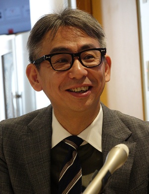 <span class="fontBold">長島聡(ながしま・さとし)</span><br />ローランド・ベルガー代表取締役社長シニアパートナー 早稲田大学理工学研究科博士課程修了後、早稲田大学理工学部助手、ローランド・ベルガーに参画。自動車、石油、化学、エネルギー、消費財などの製造業を中心として、グランドストラテジー、事業ロードマップ、チェンジマネジメント、現場のデジタル武装など数多くの プロジェクトを手がける。特に、近年はお客様起点の価値創出に注目して、日本企業の競争力・存在感を高めるための活動に従事。(写真=寺尾豊、以下同)