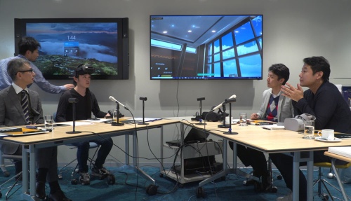VRのシステムについて説明する武樋氏(左から3番目)