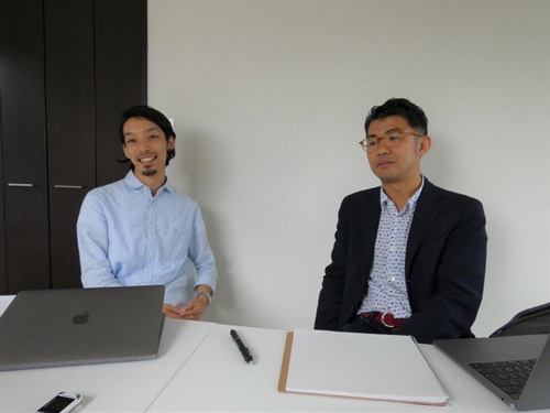 ビオトープの佐宗邦威氏(右)と小林泰紘氏