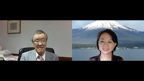 新型コロナの感染拡大が「生き方を変えるきっかけになった」とする立命館アジア太平洋大学学長の出口治明氏(左)と、企業における「人材の多様化を後押しする」と予想するエール取締役の篠田真貴子氏