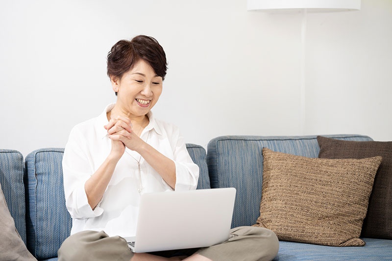 顔の見えるつながり が孤独感を和らげる 日経ビジネス電子版 顔の見えるつながり が孤独感を和らげる 日経ビジネス電子版