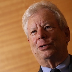 リチャード・セイラー 米シカゴ大学経営大学院教授・行動経済学者 1945年米ニュージャージー州生まれ。74年米ロチェスター大学で博士号取得(Ph.D.)。米コーネル大学、米マサチューセッツ工科大学(MIT)経営大学院などを経て95年から現職。行動経済学の研究で、2017年にノーベル経済学賞を受賞した。(写真:陶山勉)