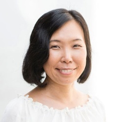<span class="fontBold">田中知美<br> 世界銀行上級エコノミスト(休職中)</span><br> 九州大卒。同大大学院農学研究科修士課程修了、博士課程単位取得退学。米ハワイ大学経済学科博士課程修了。カリフォルニア工科大学ポスドク、アリゾナ州立大学助教授、慶応義塾大学特任准教授を経て、現職。専門は行動経済学・政策実験。主な論文に『Risk and Time Preferences: Linking Experimental and Household Survey Data from Vietnam』(共著、the American Economic Review)などがある。日本経済新聞社と日本経済研究センターより円城寺次郎記念賞受賞。日経WOMANの「ウーマン・オブ・ザ・イヤー2014」キャリアクリエイト部門に選出される。