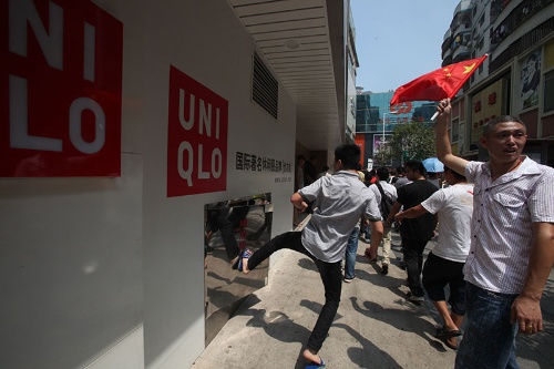 2012年、中国での反日デモではユニクロ店舗も標的となった(写真:Newscom/アフロ)